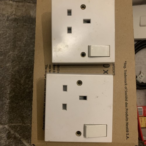 Wall plug hole mains - hole,